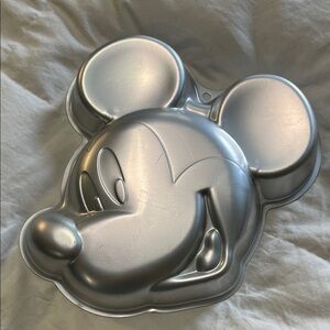 Wilton | Mickey Mouse | Disney | Collectible Cake Pan | Aluminum